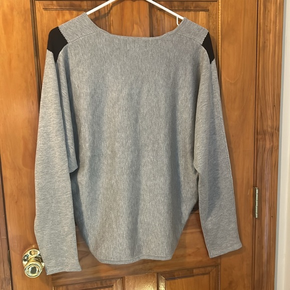 Premise Black V Sweater - Picture 6 of 6